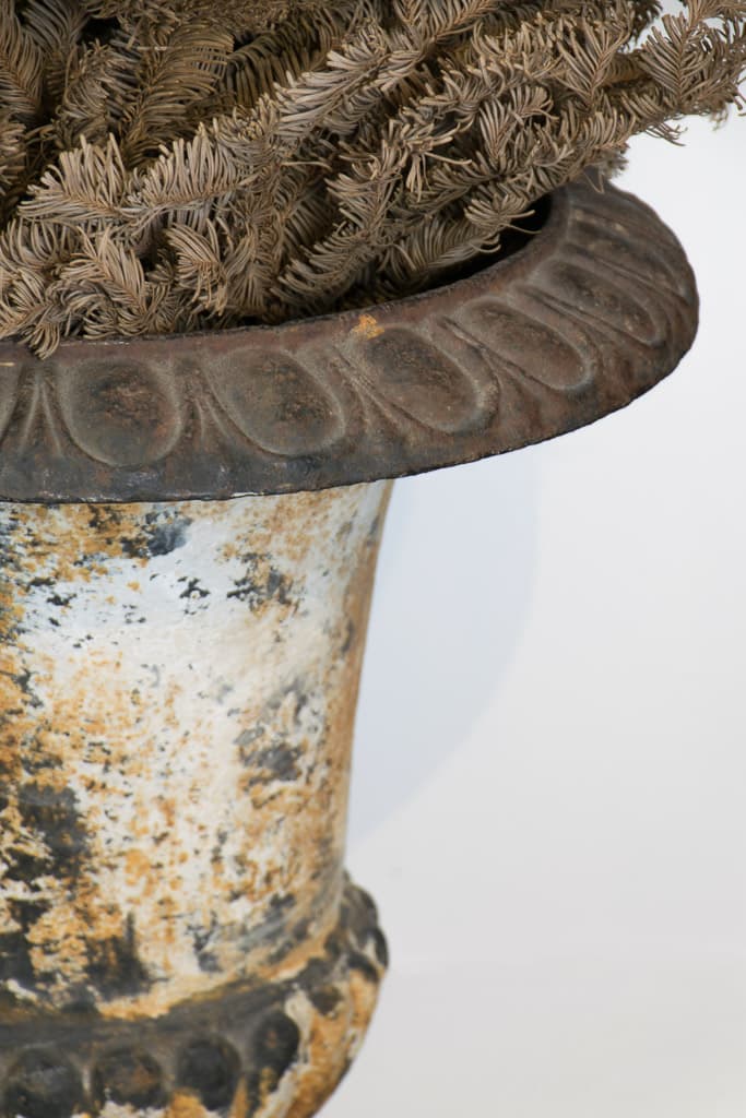 Large Mid 19th Century French Cast Iron Medici Vase - French antique decorative objects 2