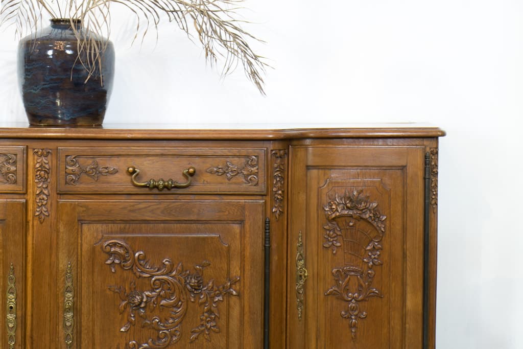 Mid 19th Century French Louis XV Carved Oak Buffet - French antique cabinets 3
