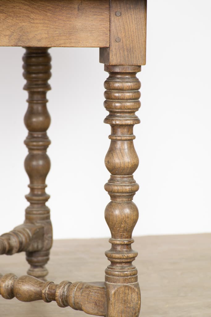 Late 19th Century French Provincial Oak Dining Table with Original Patina - French antique dining tables 5