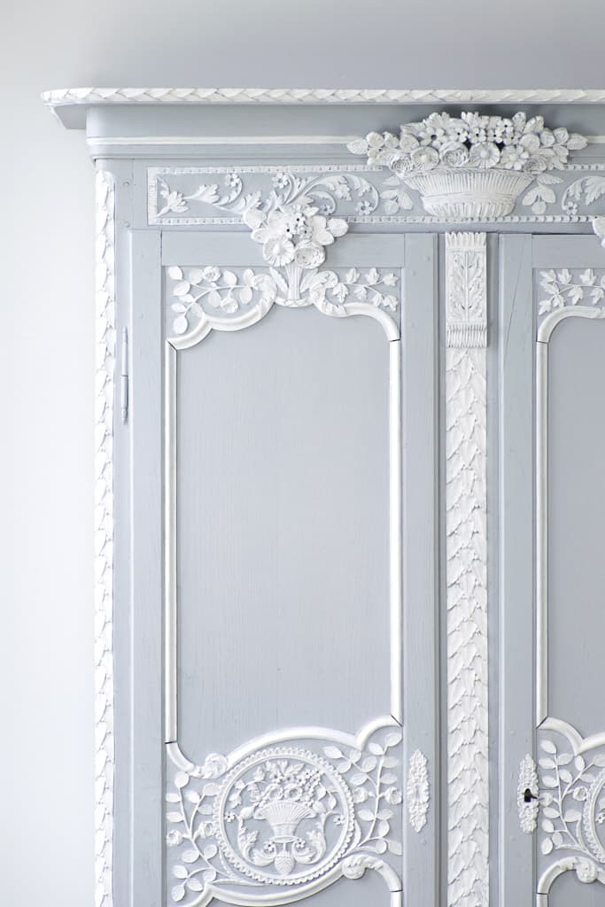 Rare 18th Century French Louis XVI Style Painted Cabinet - French antique bookcases & armoires 4