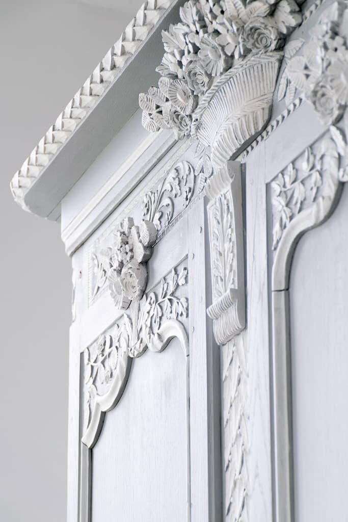 Rare 18th Century French Louis XVI Style Painted Cabinet - French antique bookcases & armoires 3