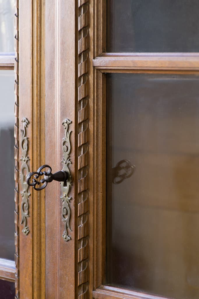 French Louis XV Style Display Cabinet - French antique display cabinet 3