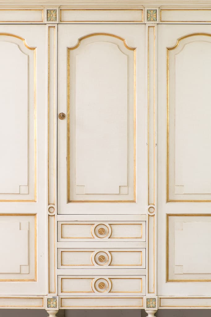 Large Louis XVI Style Mahogany Painted Wardrobe - French antique bookcases & armoires 3