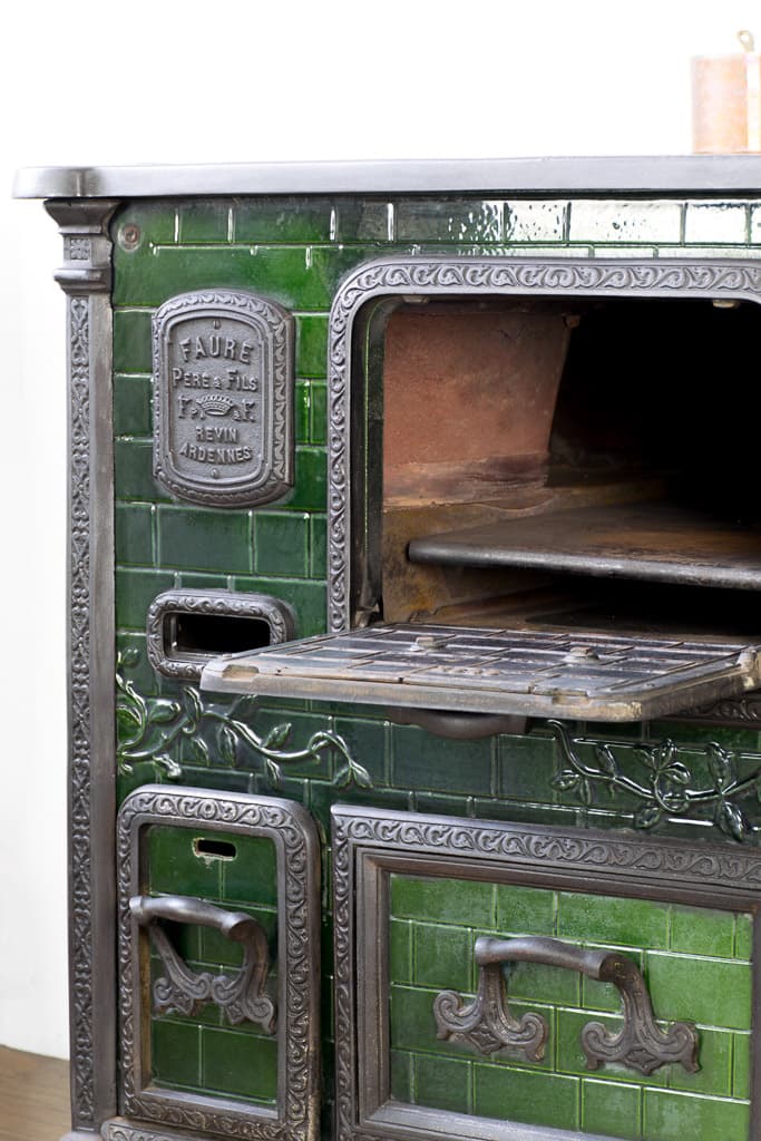19th Century French Cast Iron Decorative Furnace - French antique cabinets 3